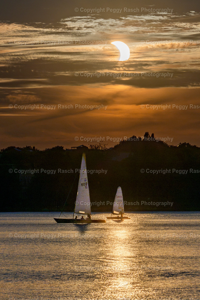 Sonnenfinsternis_Hochkant-1 | PeggyRaschPhotography - Realisiert mit Pictrs.com