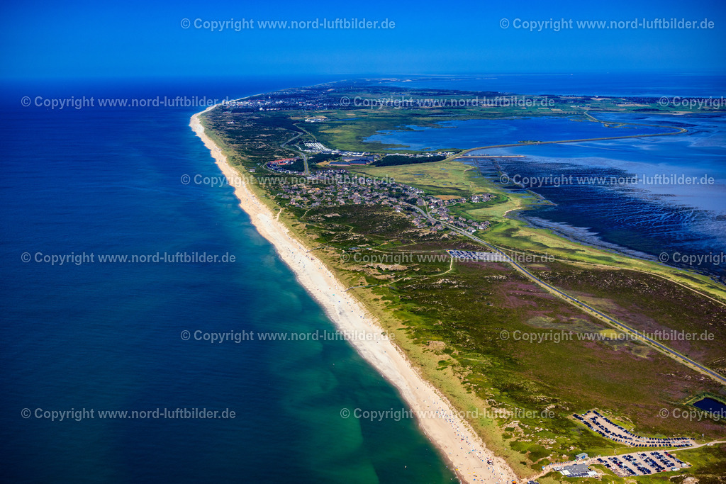 Sylt_Rantum_ELS_9854130825 | SYLT 21.06.2025 Ortsansicht an der Meeres-Küste in Rantum (Sylt) auf der Insel Sylt im Bundesland Schleswig-Holstein, Deutschland. // Townscape on the seacoast in Rantum (Sylt) at the island Sylt in the state Schleswig-Holstein, Germany. Foto: Martin Elsen
