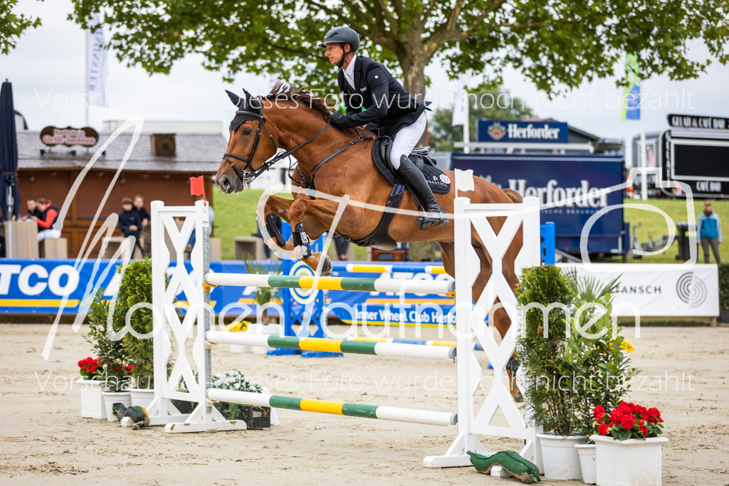 BHO-2PhSpr-M-5-2043 | MomenTaufnahmen Pferdesportfotos