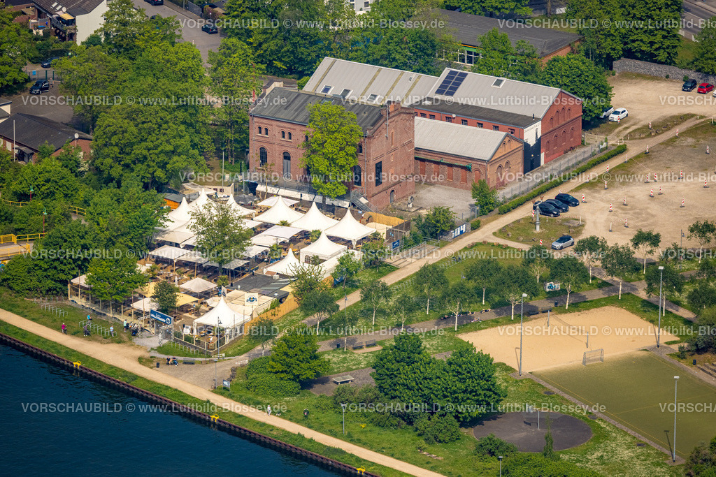 Herne240500582 | Luftbild, Künstlerzeche Unser Fritz 2/3, Steinmeister's Biergarten - Oskar am Kanal, Gastronomie und Sonnenschirme, Unser Fritz, Herne, Ruhrgebiet, Nordrhein-Westfalen, Deutschland