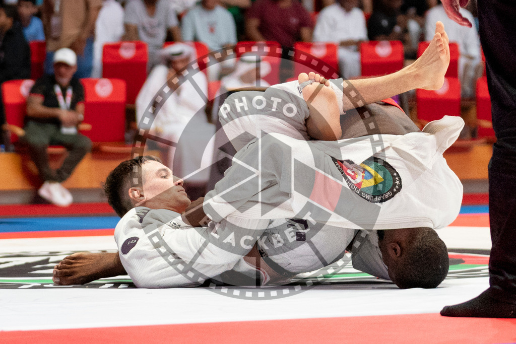 20231109PBB4761 | Fighters compete during the AJP World Professional Championship in the Mubadala Arena in Abu Dhabi, Arab United Emirates, on November 9, 2023.