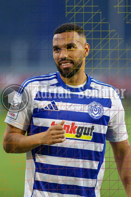 22.03.2026, GER, Fussball, Herren, 3. Liga, Saison 2025/2026, MSV Duisburg - 1860 München | Jesse Edem Tugbenyo (MSV Duisburg) schaut 