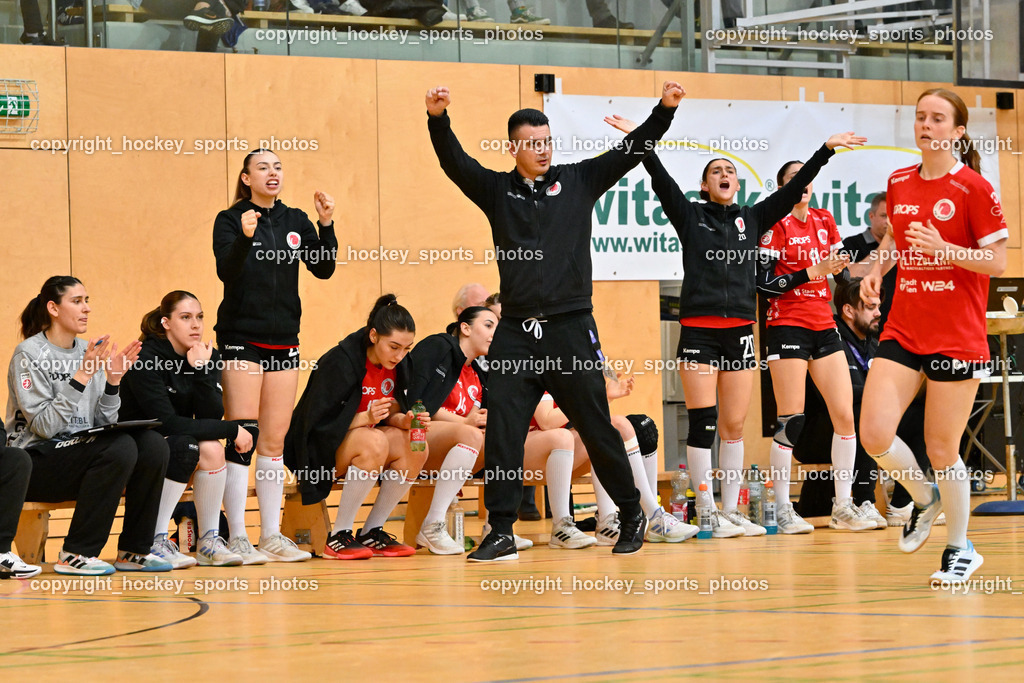 SC Ferlach Damen vs. WAT Atzgersdorf 18.5.2023 | #1 KOLUNDZIG Nina, #23 MUSTEDANAGIC Ines, Headcoach WAT Atzgersdorf MILORADOVIC Daniel, #20 HETEMAJ Djellza, Spielerbank WAT Atzgersdorf