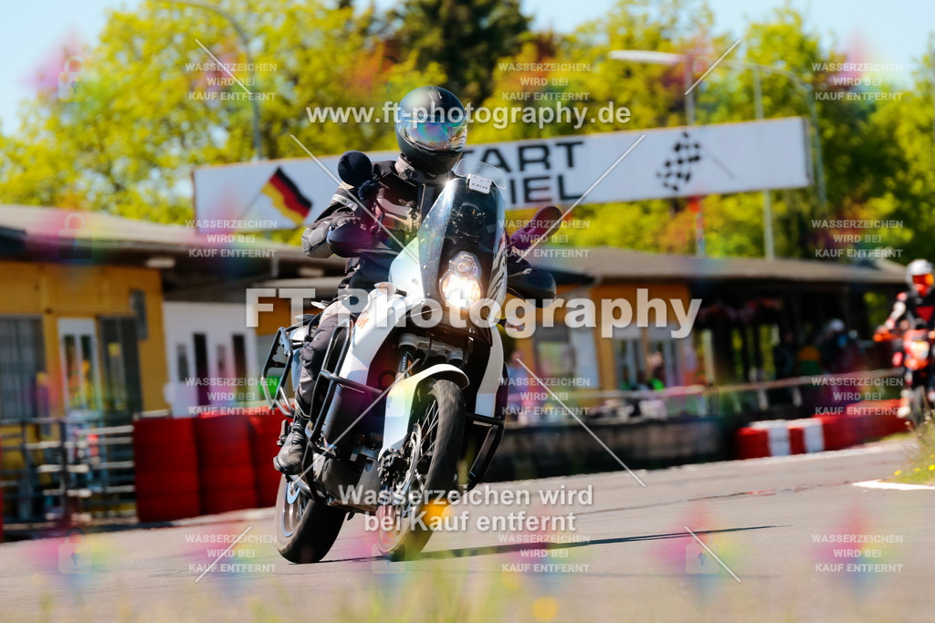 Moto-TeamOBK-22324 | Hier findet Ihr Bilder von Touristenfahrten auf der Nürburgring Nordschleife oder von anderen Veranstaltungen die ich besucht habe. Viel Spass beim Durch Schauen 