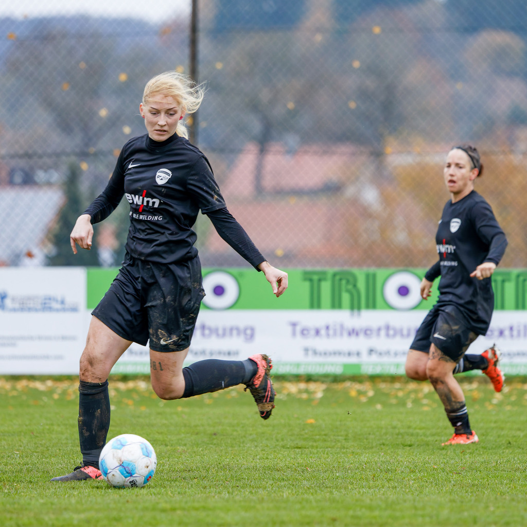 HOHFCH_251109_7654 | 1.FC Heidenheim 1846 II vs. GAST, Fußball, Frauen, Bezirksliga, 2025/2026, X. Spieltag, 03.10.2025 in Heidenheim, Kunstrasen b. Voith-Arena West(Foto: Michael Bulling) - Realisiert mit Pictrs.com