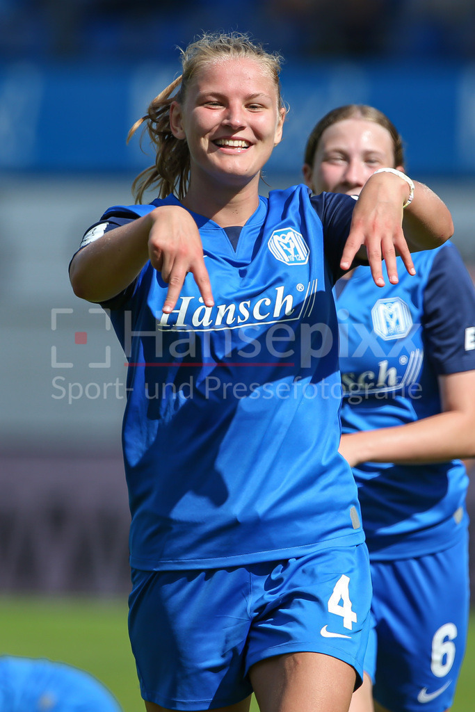 Fussball, 2. Frauen-Bundesliga, SV Meppen - 1. FFC Turbine Potsdam | v.li.: Torschützin Toma Ihlenburg (SV Meppen, 4) mit Torjubel, Jubel, jubeln, jubelt, optimistisch, Spielszene, Highlight, Freude über das Tor zum 1:0, DIE DFB-RICHTLINIEN UNTERSAGEN JEGLICHE NUTZUNG VON FOTOS ALS SEQUENZBILDER UND/ODER VIDEOÄHNLICHE FOTOSTRECKEN. DFB REGULATIONS PROHIBIT ANY USE OF PHOTOGRAPHS AS IMAGE SEQUENCES AND/OR QUASI-VIDEO.