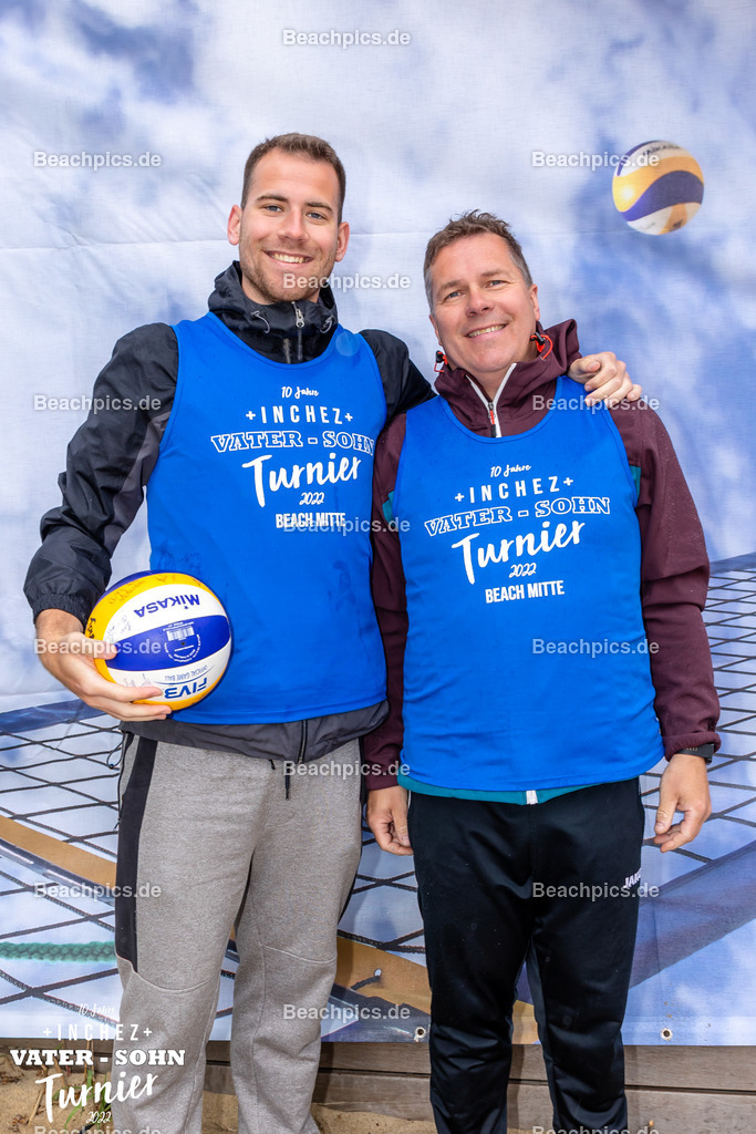 2022-00063127-Vater-Sohn-Turnier-Teamfotos-2 | 26.05.2022; Berlin Foto: Gerold Rebsch - www.beachpics.de