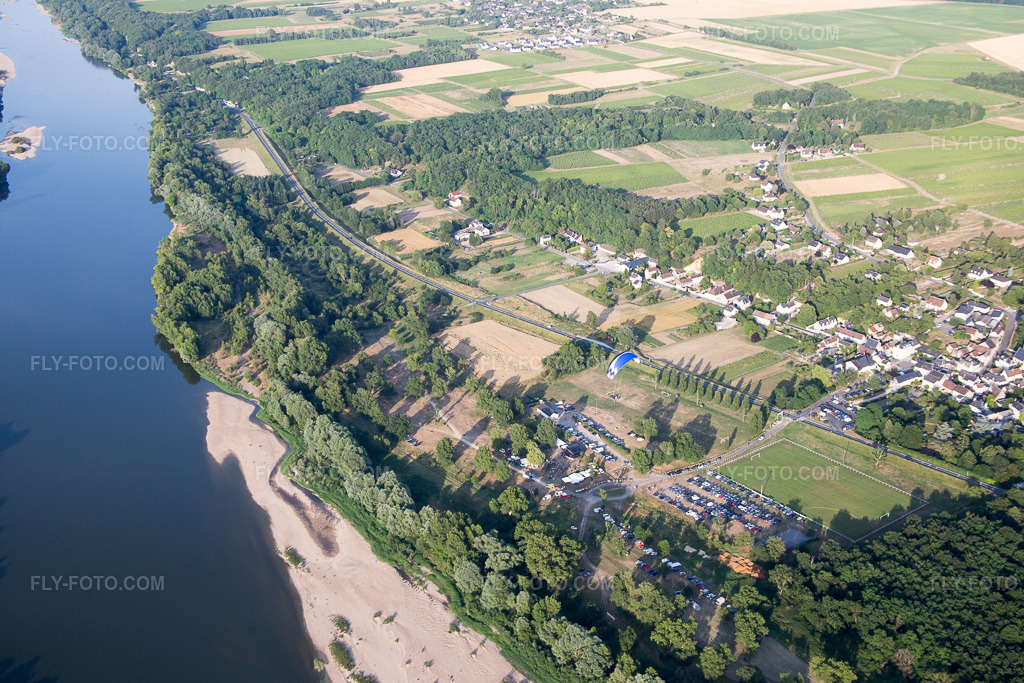 Aerial view: View of the town in Chargé in the state Indre et Loire, France. – Photo: IMG_082408.jpg taken on 06/20/2015 by Werner Riehm/FLY-FOTO.com – Resolution of the original: 5472 x 3648 px