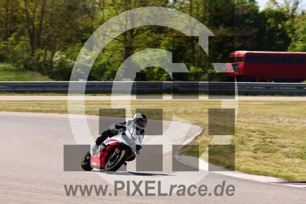 0108-20260426_02728 | Schöne Erinnerungen an spannende Momente - das festzuhalten ist unser Job. PIXELrace.de ist seit 2003 auf den Rennstrecken Europas unterwegs um die Action draußen beim Fahren und die wunderbare Stimmung imm Fahrerlager für euch einzufangen.