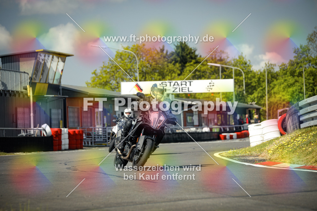 OBK_Mai_Volker_Adam-10590 | Hier findet Ihr Bilder von Touristenfahrten auf der Nürburgring Nordschleife oder von anderen Veranstaltungen die ich besucht habe. Viel Spass beim Durch Schauen 