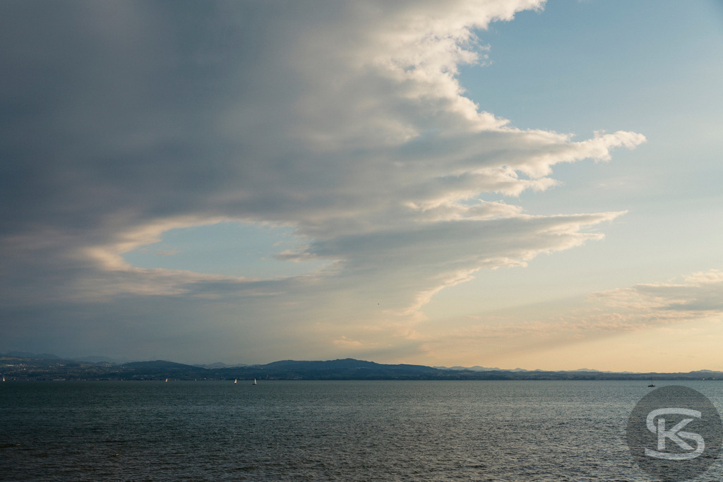 Bodenseebilder Galerie: Atemberaubende Fotos & Stimmungen | Entdecken Sie eine Sammlung stimmungsvoller Fotos vom Bodensee. Hochwertige Bilder von Sonnenauf- und -untergängen, Uferlandschaften, Booten und der Natur rund um den größten See Deutschlands. - Realisiert mit Pictrs.com