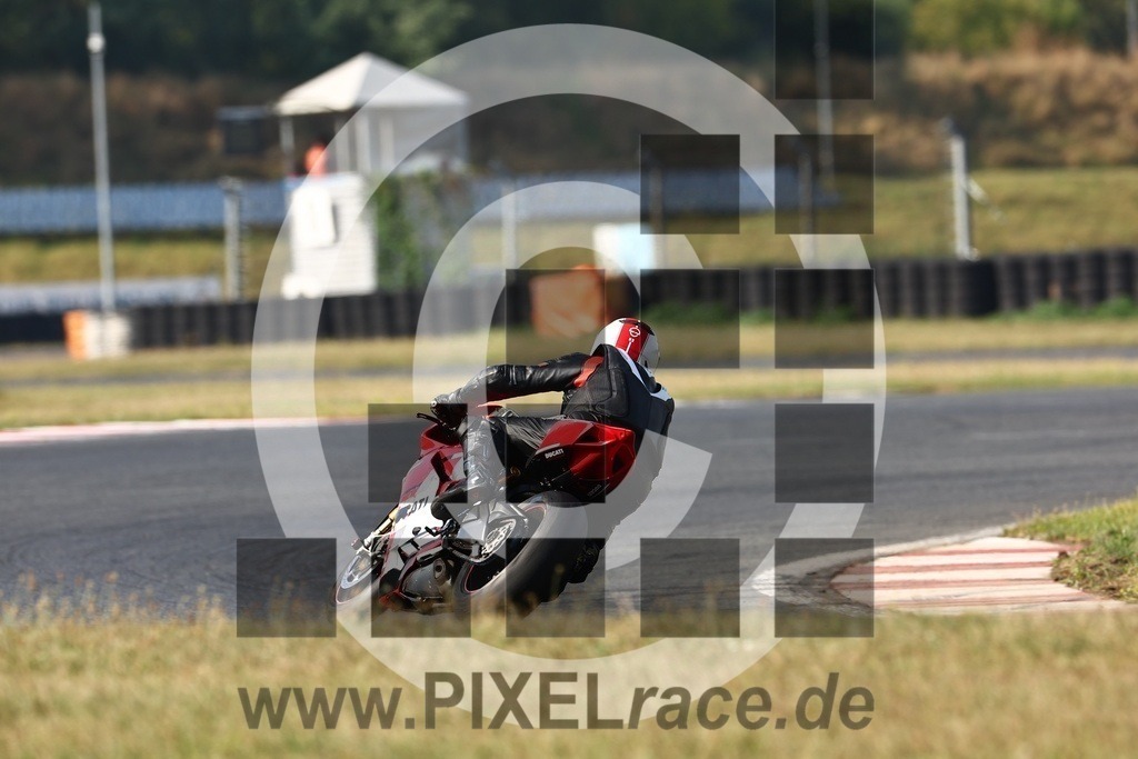 0072-20240906_06101 | Schöne Erinnerungen an spannende Momente - das festzuhalten ist unser Job. PIXELrace.de ist seit 2003 auf den Rennstrecken Europas unterwegs um die Action draußen beim Fahren und die wunderbare Stimmung imm Fahrerlager für euch einzufangen.