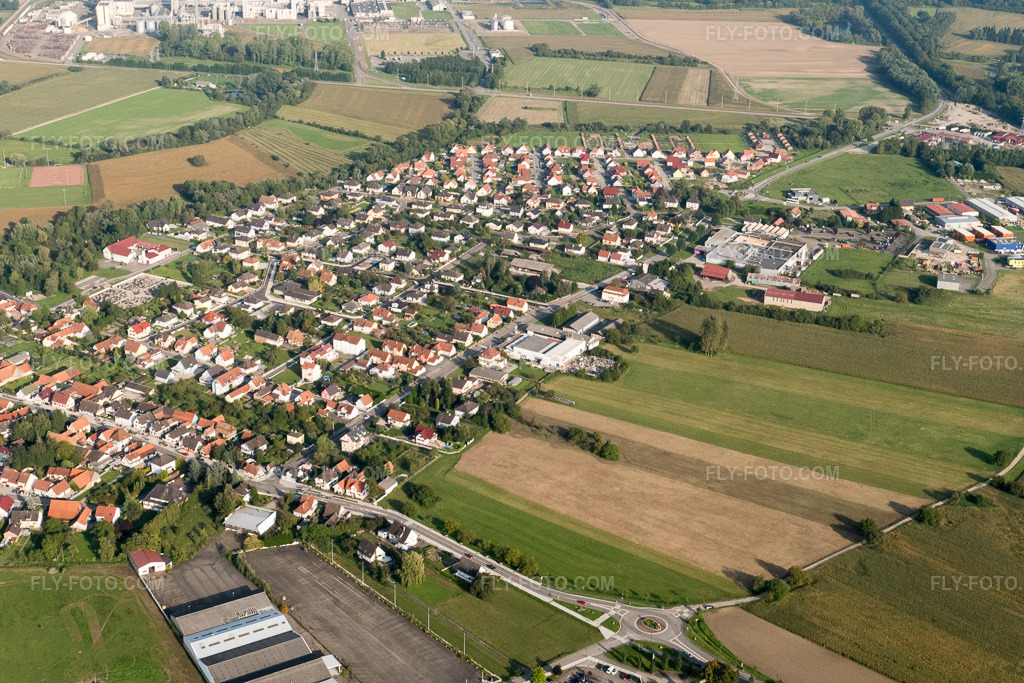 Aerial view: View of the town in Beinheim in the state Bas-Rhin, France.Photo: P1000897.jpg taken on 09/15/2014 by Werner Riehm/FLY-FOTO.comResolution of the original: 5472 x 3648 px