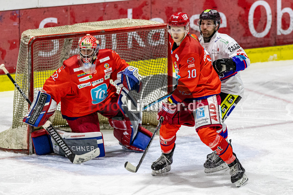 EC Peiting vs Deggendorfer SC | Eishockey Oberliga Süd 2023/2024, EC Peiting vs Deggendorfer SC, 20231119,
Daniel HOLZMANN (ECP 10) verteidigt,
2023-11-19 in Peiting (Eisstadion)
10 Daniel HOLZMANN (ECP 10), 32 Andreas MAGG (ECP Goali 32), 42 Carter POPOFF (DSC 42)
Copyright: WolfgangxLindner foto-lindner.de