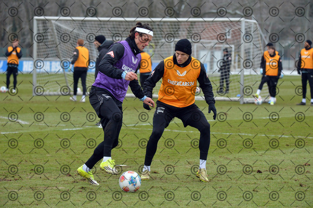 RGE_7581b | Hertha BSC, 2.Bundesliga, Herren, Training, Saison 2025/26, im Bild von li. Fabian Reese ( Hertha BSC ), Luca Schuler ( Hertha BSC )     Fotograf:  Ralf Gebhardt - Realisiert mit Pictrs.com