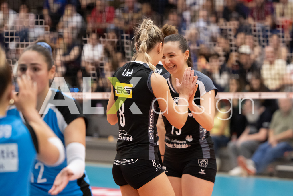 Volleyball I Frauen I Saison 2025-2026 I Volleyball NLA | Women I  Playoffs Finals 1/5 I viteos NUC - VC Kanti Schaffhausen I 06.04.2026 | 8 Lina-Marie Lieb (DE) (VC Kanti Schaffhausen) – Aussen und 15 Alessia Pazin (CH) (VC Kanti Schaffhausen) – Pass / Zuspiel - Realisiert mit Pictrs.com
