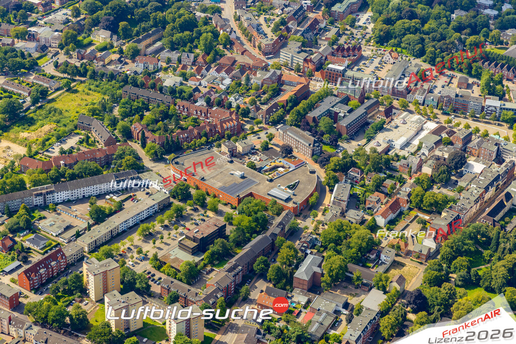 Rathaus Neumünster Bild- Das Luftbild wurde 2025 vom UL-Flugzeug heraus erstellt ( keine Drohne bzw. Drohnenaufnahme ) - Hochauflösende Luftaufnahme -Nicht vergleichbar mit Google Maps oder Satelittenbilder- Die Geschenkidee !Mit Lizenz und Bildrechte bestellbar - CC