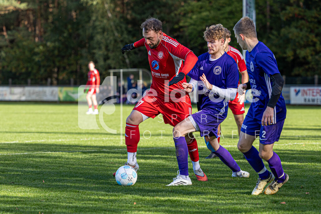 Sperber Veerßen - Winter_ Kim (behauptet sich gege Niels Hachmeister) vs SV Holdenstedt II 191025 dlP | immodelaporte-sportfotos - Realisiert mit Pictrs.com