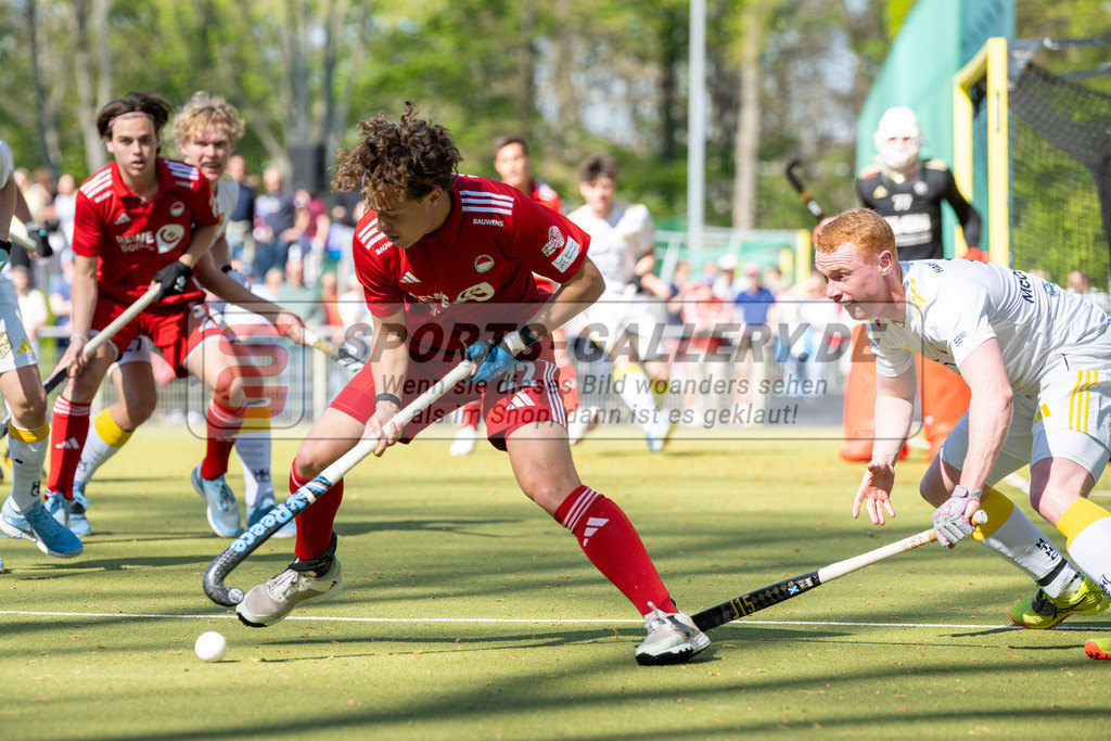 SFE_20250412_0136 | Köln, Deutschland, 12.04.2025:  Hockey 1. Bundesliga Herren Rot-Weiss Köln - Harvestehuder THC im KTHC Stadion Rot-Weiss Köln Tennis and Hockey Club am 12.04.2025 in Köln, Deutschland. (Foto von Stephan Fehrmann)Köln, Germany, 12.04.2025: Hockey 1. Bundesliga Herren Rot-Weiss Köln - Harvestehuder THC in KTHC Stadion Rot-Weiss Köln Tennis and Hockey Club at 12.04.2025 in Köln, Deutschland. (Foto from Stephan Fehrmann)