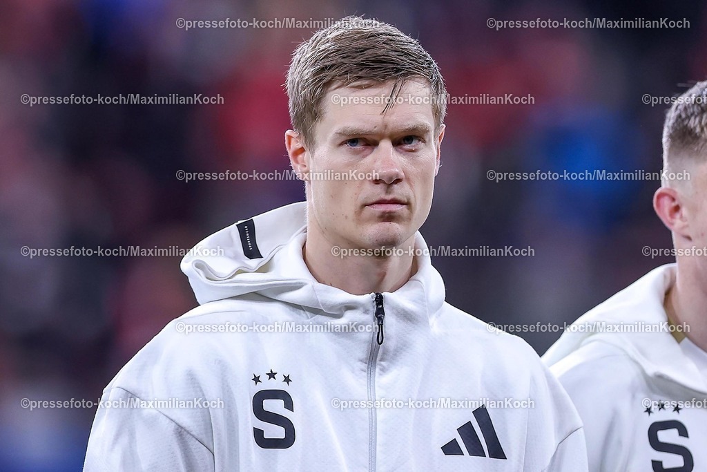 UCL29012502142 | 29.01.2025, Fußball, Bayer 04 Leverkusen - AC Sparta Prag, UEFA Champions League, 8. Spieltag, BayArena, Saison 2024 2025: Torwart Peter Vindahl (Sparta Prag #1) 