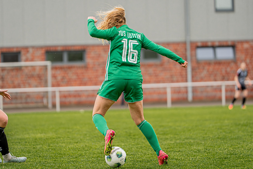Fußball I Frauen I Saison 2025-2026 I Oberliga Niedersachsen I 19. Spieltag I TuS Lutten - TuS Büppel I 06194 | jns.sportfotos - Realisiert mit Pictrs.com