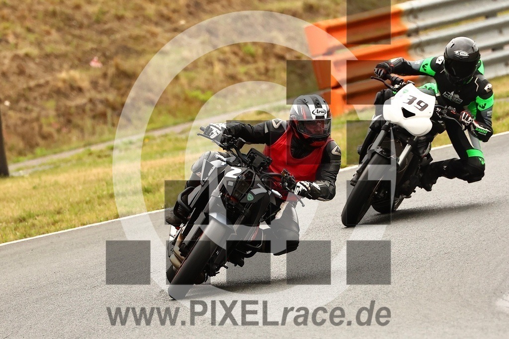 0039-20250721_10930 | Schöne Erinnerungen an spannende Momente - das festzuhalten ist unser Job. PIXELrace.de ist seit 2003 auf den Rennstrecken Europas unterwegs um die Action draußen beim Fahren und die wunderbare Stimmung imm Fahrerlager für euch einzufangen.