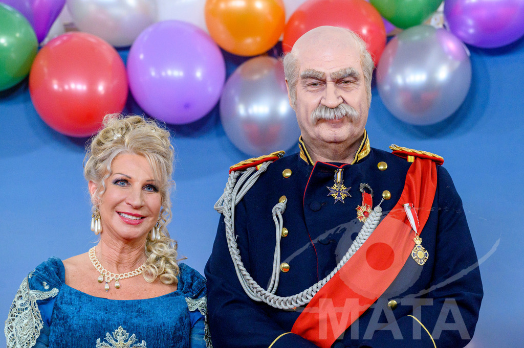 _DWA1631 | Ministerpräsident Markus Söder als Otto von Bismarck mit Frau Karin Baumüller-Söder bei der TV-Sendung Fastnacht in Franken 2024. Veitshöchheim, 02.02.2024 Bayern Deutschland - Realisiert mit Pictrs.com