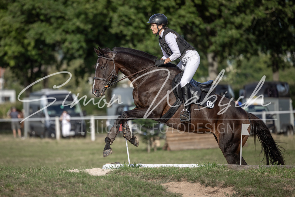 20250907-_3LI8855 | Tierfotografie Pferde, Hunde, Katzen, Haustiere.
Turnierfotografie Reitturniere, Reiten, Springreiten, Dressur in Hanau, dem Main-Kinzig-Kreis und dem Rhein-Main- Gebiet um Frankfurt