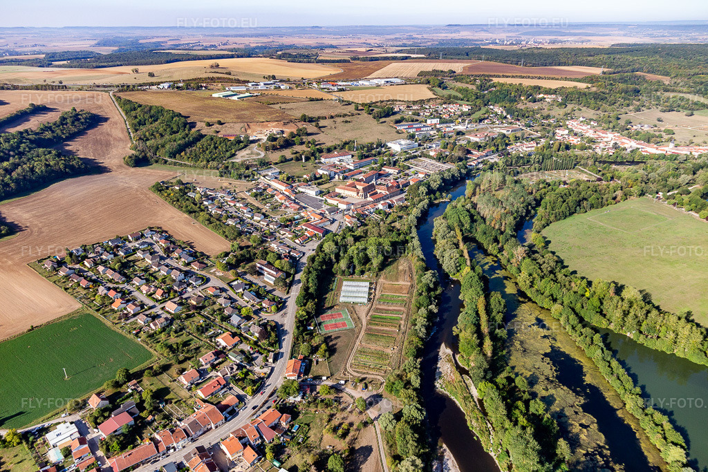 Vue aérienne: Monastère bénédictin/Prieuré bénédictin à Flavigny-sur-Moselle à Flavigny-sur-Moselle dans le département Meurthe et Moselle, France. Photo: IMG_118259.jpg prise le 15/09/2019 par Werner Riehm/FLY-FOTO.eu – Résolution de l'original: 5472 x 3648 px