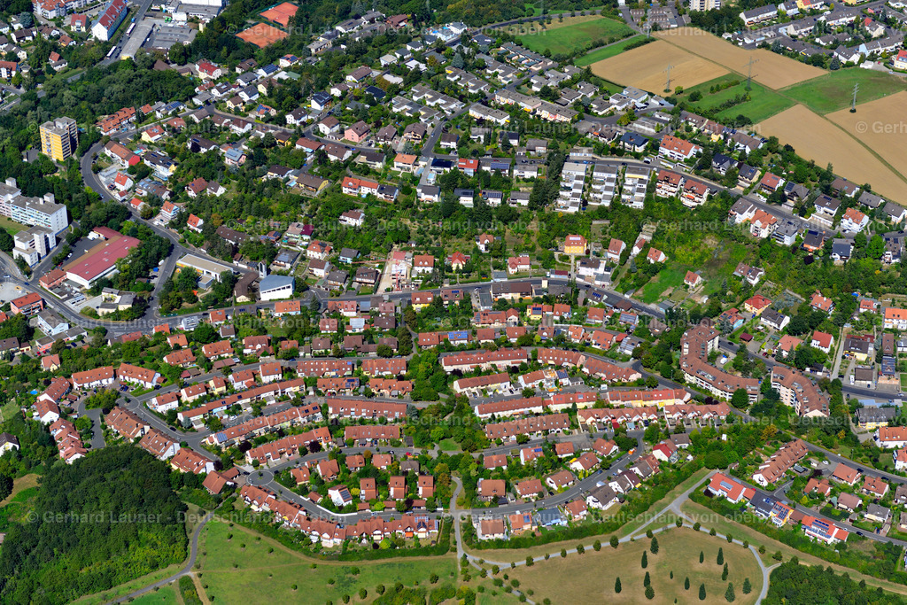 3650137 | LENGFELD 31.08.2016 Wohngebiet einer Einfamilienhaus- Siedlung am Rande von landwirtschaftlichen Feldern in Lengfeld im Bundesland Bayern, Deutschland // Single-family residential area of settlement on the edge of agricultural fields in Lengfeld in the state Bavaria, Germany Foto: Gerhard Launer