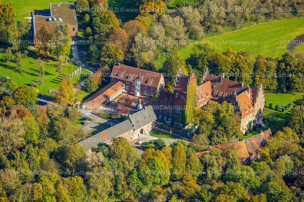 Hamm241008442 | Luftbild, Schloss Heesen und herbstlicher Wald, Stadtbezirk Heessen, Hamm, Ruhrgebiet, Nordrhein-Westfalen, Deutschland
