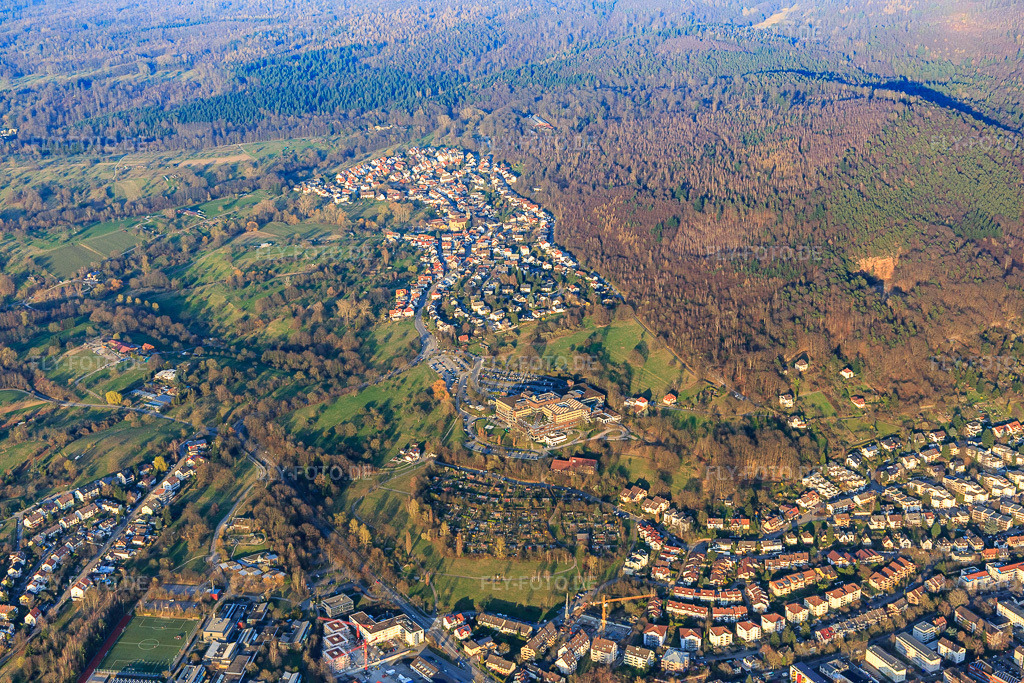 Luftbild: Klinikum Mittelbaden Baden-Baden Balg im Ortsteil Oos in Baden-Baden im Bundesland Baden-Württemberg in Deutschland. Foto: IMG_097755.jpg vom 16.03.2017 durch Werner Riehm/FLY-FOTO.deWWW.KLINIKUM-MITTELBADEN.DE