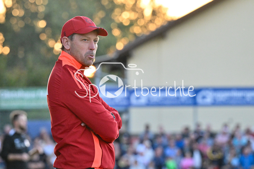 SpVgg Hankofen-Hailing - FC Bayern Amateure | Im Bild Holger SEITZ - Trainer FC Bayern Amateure / Freisteller / Einzelfoto / Regionalliga Bayern: SpVgg Hankofen-Hailing - FC Bayern München II, Maierhofer-Bau Stadion am 20.09.2024