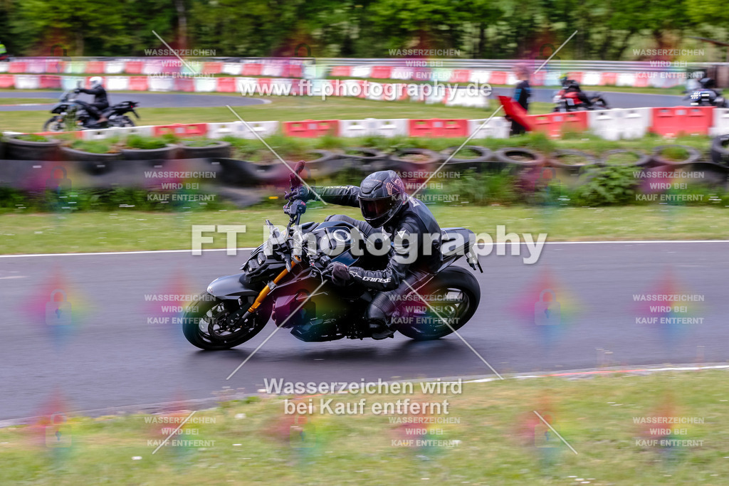 MotoTeamVBK-20925 | Hier findet Ihr Bilder von Touristenfahrten auf der Nürburgring Nordschleife oder von anderen Veranstaltungen die ich besucht habe. Viel Spass beim Durch Schauen 