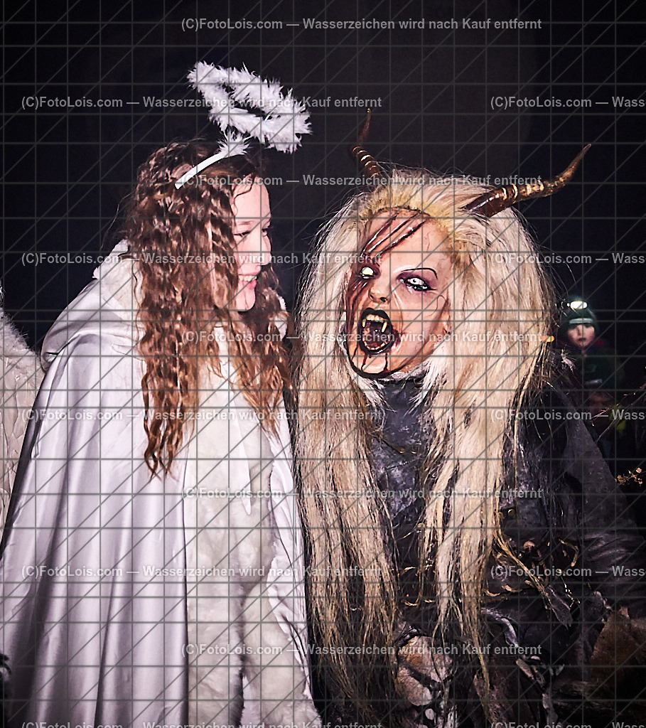 _ALP8306_NACHTderBALLONE_Lackenhof_Gaminger Oetscherteufel | ... mit dem Ballonsportclub Ötscherland aus Wieselburg, der Bergrettung Lackenhof mit einer Schauübung, der Perchtengruppe 'Gaminger Ötscherteufeln' und dem Musikverein Lackenhof, die Ballonfahrer spendeten ihre Gage in diesem Jahr dem schwer verunglückten Gerald Bernreiter alias 'KLEX' der erst nach der ReHa und einem Umbau seines Hauses in Lackenhof frühestens im Mai 2026 wieder nach Hause kommen kann, So 28. Dezember 2025.