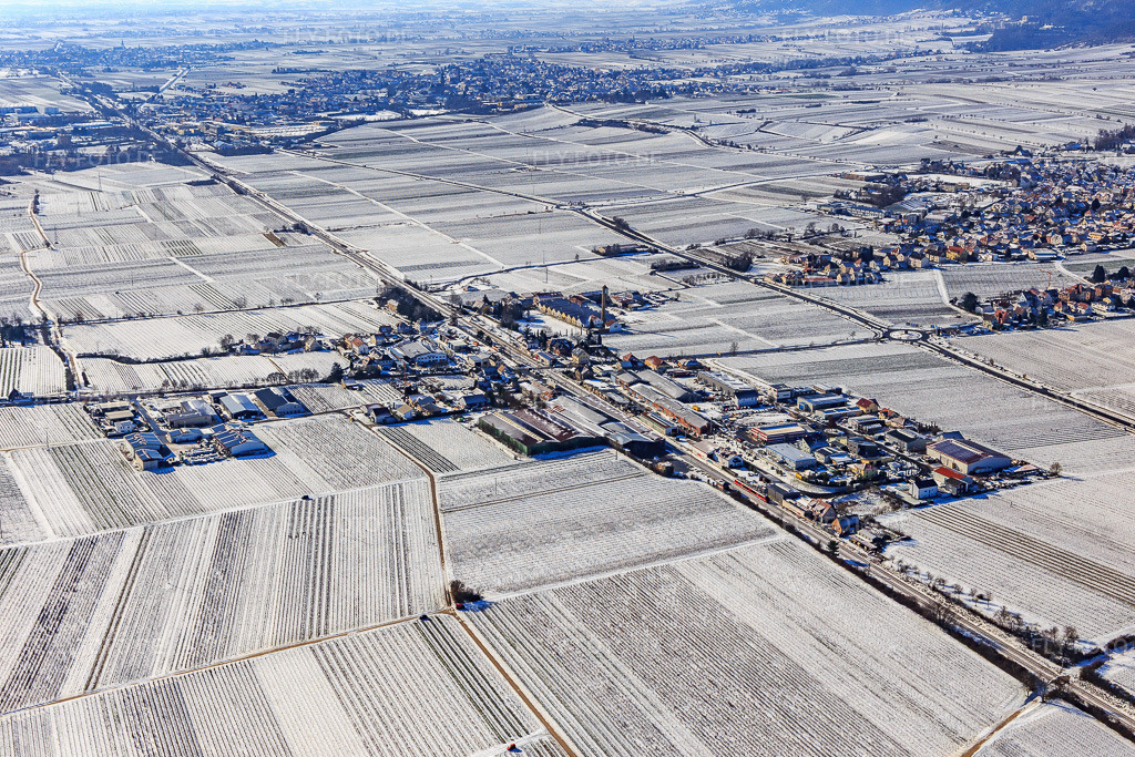 Luftbild: Winterluftbild im Schnee Industriegebiet Bordmühle in Kirrweiler im Bundesland Rheinland-Pfalz in Deutschland. Foto: IMG_124642.jpg vom 11.02.2021 durch Werner Riehm/FLY-FOTO.de