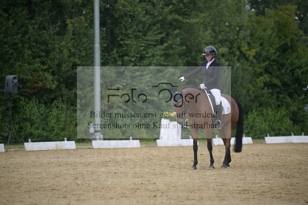 DOS_7425 | Entdecke hochwertige Reitturnierfotos von Foto Oger. Professionell, emotional und authentisch – jetzt Lieblingsmomente im Shop bestellen.Deutschlandweite Turnierfotografie. - Realisiert mit Pictrs.com