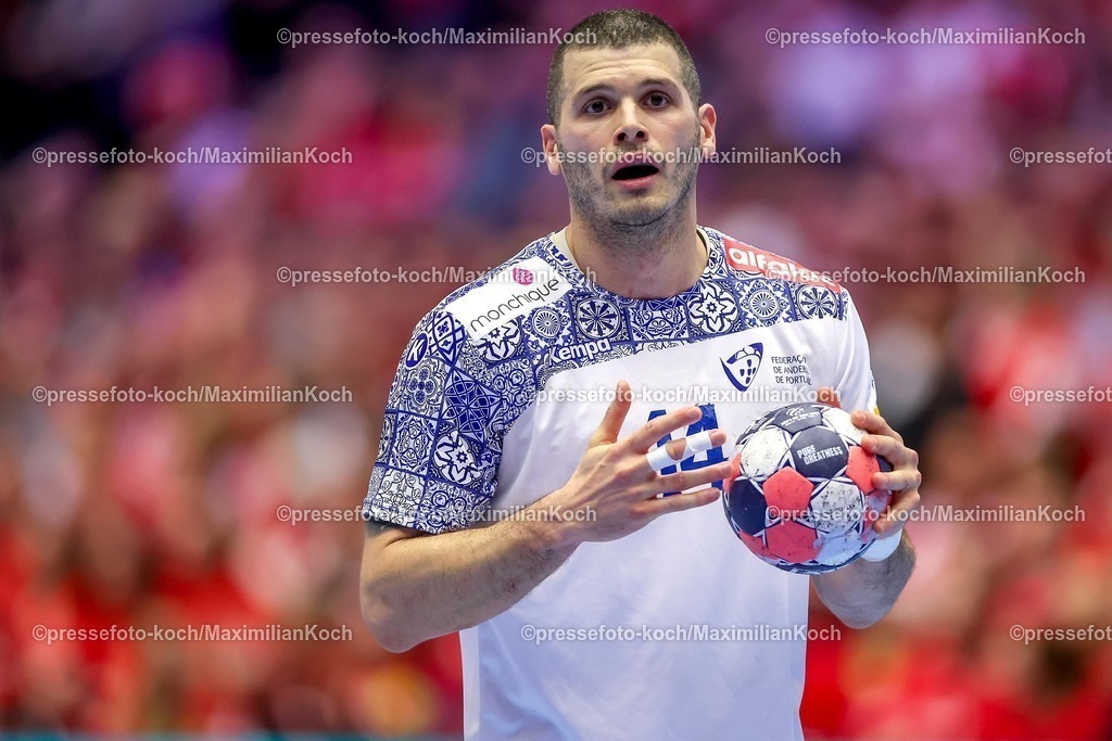 EHF18012601155 | 18.01.2026, Handball, Men's EHF EURO 2026, Portugal - Nordmazedonien, Jyske Bank Boxen in Herning, Dänemark, Preliminary Round:  Rui Sousa Martins Silva (Portugal #14) 