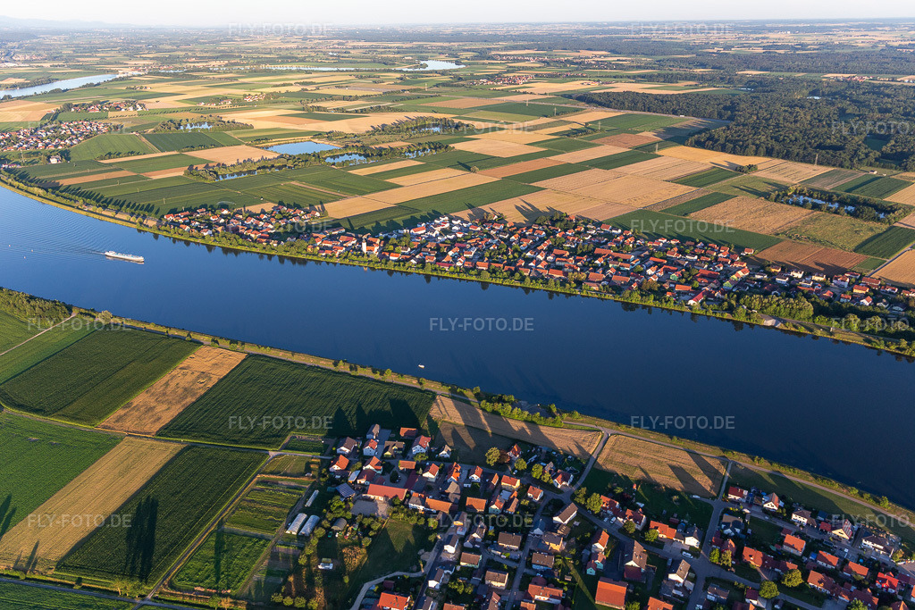 Luftbild: Friesheim im Ortsteil Friesheim in Barbing im Bundesland Bayern in Deutschland. – Foto: IMG_133302.jpg vom 03.07.2022 durch Werner Riehm/FLY-FOTO.de – Auflösung des Originals: 5472 x 3648 px – Gemeinde Barbing | Gemeinde Barbing