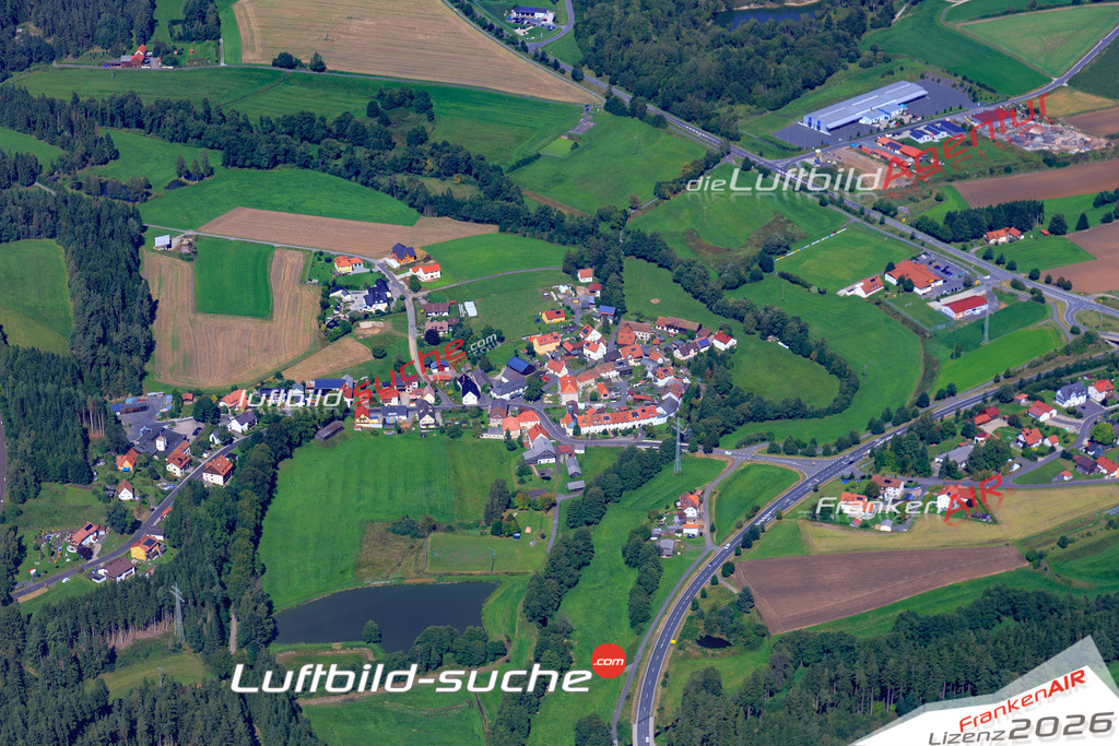 Die Luftaufnahme Riglasreuth - Neusorg wurde 2017 mittels Flugzeug (keine Drohne) erstellt. Perfekte Schärfe und Druck- Auflösung- Garantiert!