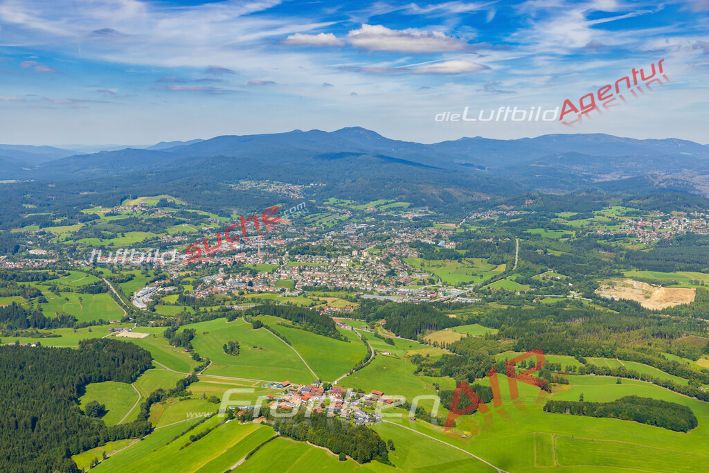 zwiesel-aktuelles-bild-5259-jahr-2025 | Luftaufnahme von  Zwiesel - Die Luftaufnahme wurde 2025 vom UL-Flugzeug heraus erstellt ( keine Drohne ) - Hochauflösende Luftaufnahme - für professionelle Ausdrucke geeignet. Die Geschenkidee !Mit Lizenz und Bildrechte bestellbar