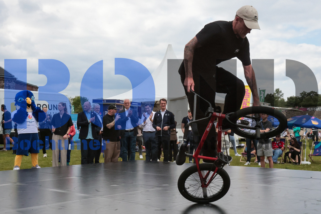 SES_TTG3X320250717-182 | bond - Realisiert mit Pictrs.com