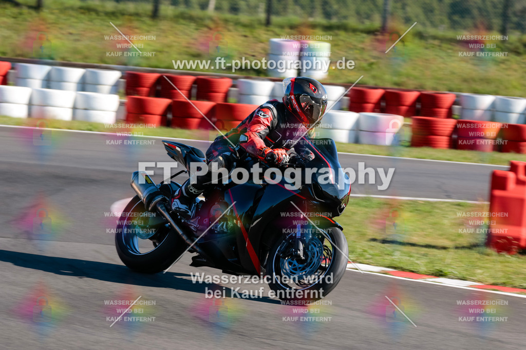 Moto-TeamOBK-21217 | Hier findet Ihr Bilder von Touristenfahrten auf der Nürburgring Nordschleife oder von anderen Veranstaltungen die ich besucht habe. Viel Spass beim Durch Schauen 