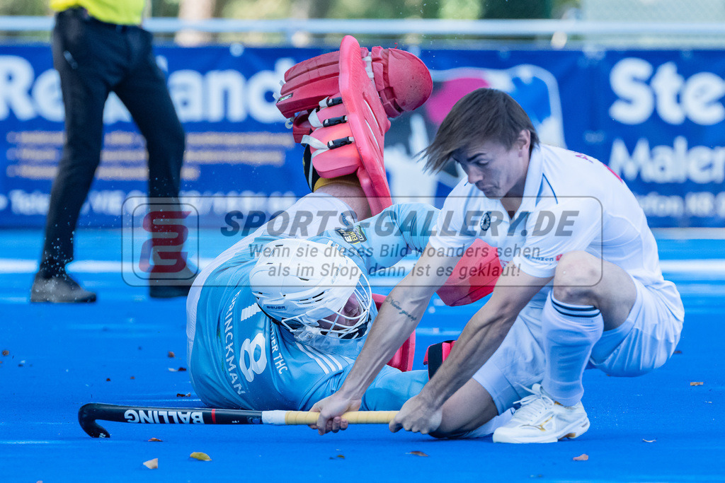 HK_20231001_104932 | 1.Bundesliga Herren Crefelder HTC - Harvestehuder THC am 1.10.2023 CHTC, Krefeld , Brinckmann Anton ( Torwart Harvestehuder THC #18 ) , Acosta Nicolas ( Crefelder HTC #25 )