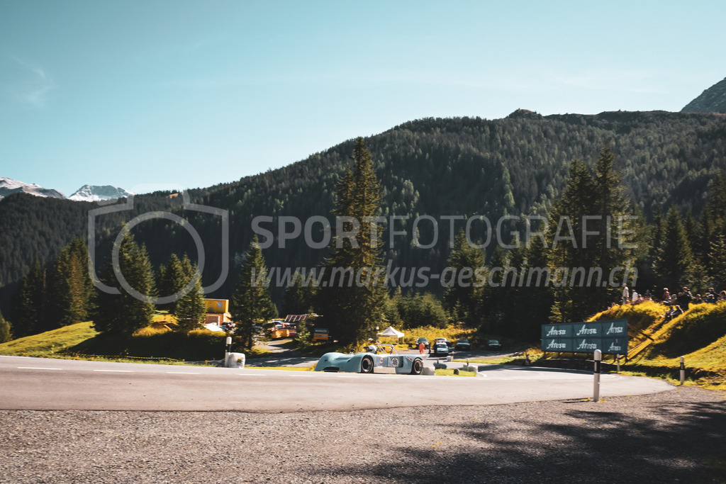 21. Arosa ClassicCar 2025 - 6. =September= 2025 | Hans Uhlmann aus Horgen (SUI) in einem Chevron B19 aus dem Jahre 1971 mit Startnummer 305 am Arosa ClassicCar 2025 in der Kategorie Sport Trophy..@arosaclassiccar, @arosa.official, #arosaclassiccar, #arosa, #76curves, #classiccarBild: Sportfotografie Markus Aeschimann | www.markus-aeschimann.ch - Realisiert mit Pictrs.com