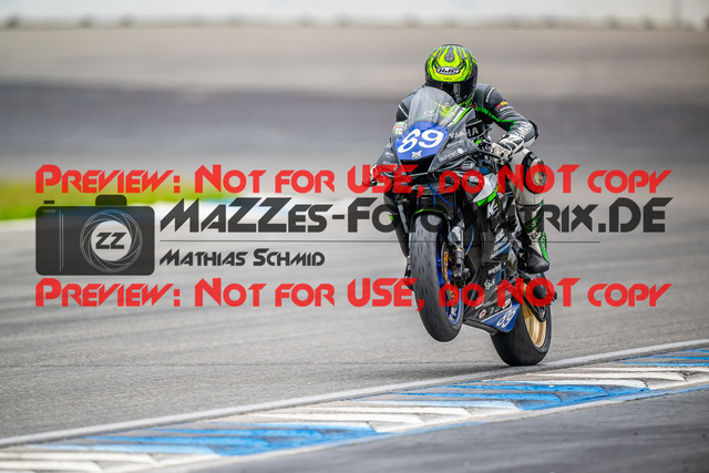 MaZZes_FotoMatrix_240702_6007705_7929 | WEISS