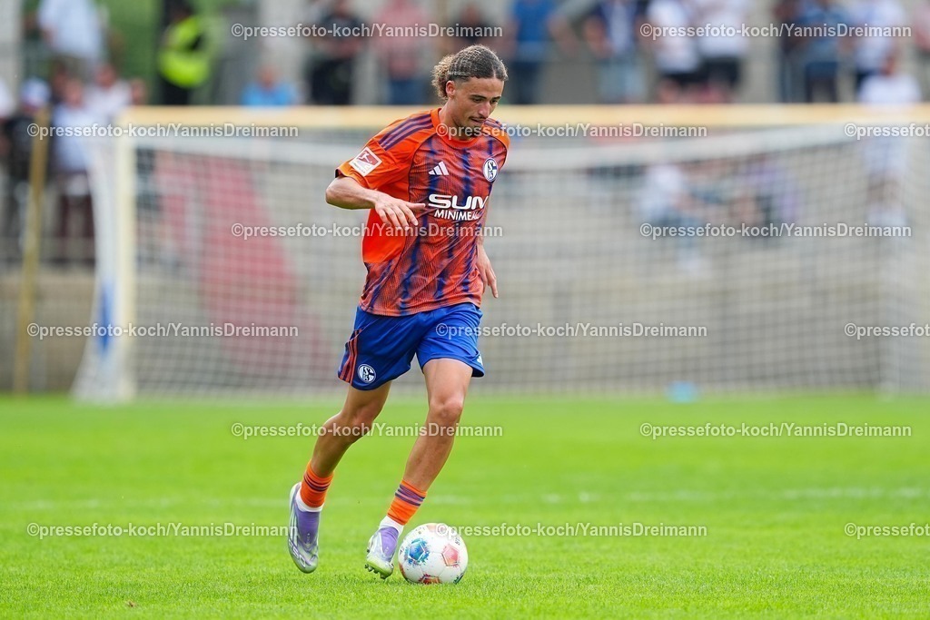 xYDR20072501091 | 20.07.2025, xydrx, Fußball, Rot Weiss Ahlen - FC Schalke 04, Testspiel, Wersestadion: Taylan Bulut (FC Schalke 04 #31)