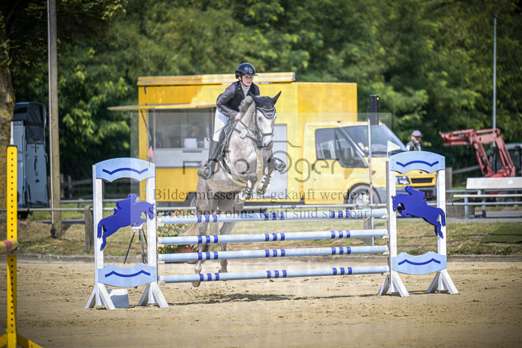 DOS_7733 | Entdecke hochwertige Reitturnierfotos von Foto Oger. Professionell, emotional und authentisch – jetzt Lieblingsmomente im Shop bestellen.Deutschlandweite Turnierfotografie. - Realisiert mit Pictrs.com