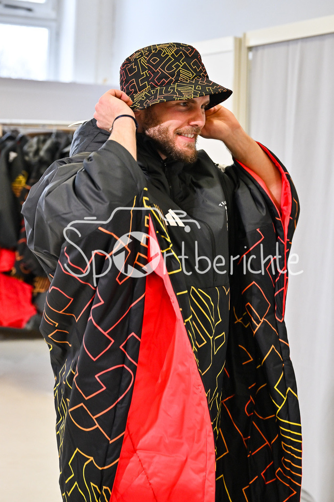 Einkleidung Team D Milano Cortina 2026 | Munich, GERMANY - 12. JANUARY: Parker TUOMIE Eishockeyspieler der Kölner Haie) bei der Einkleidung des Teams D am 12.01.2026 in der MTC world of fashion in München