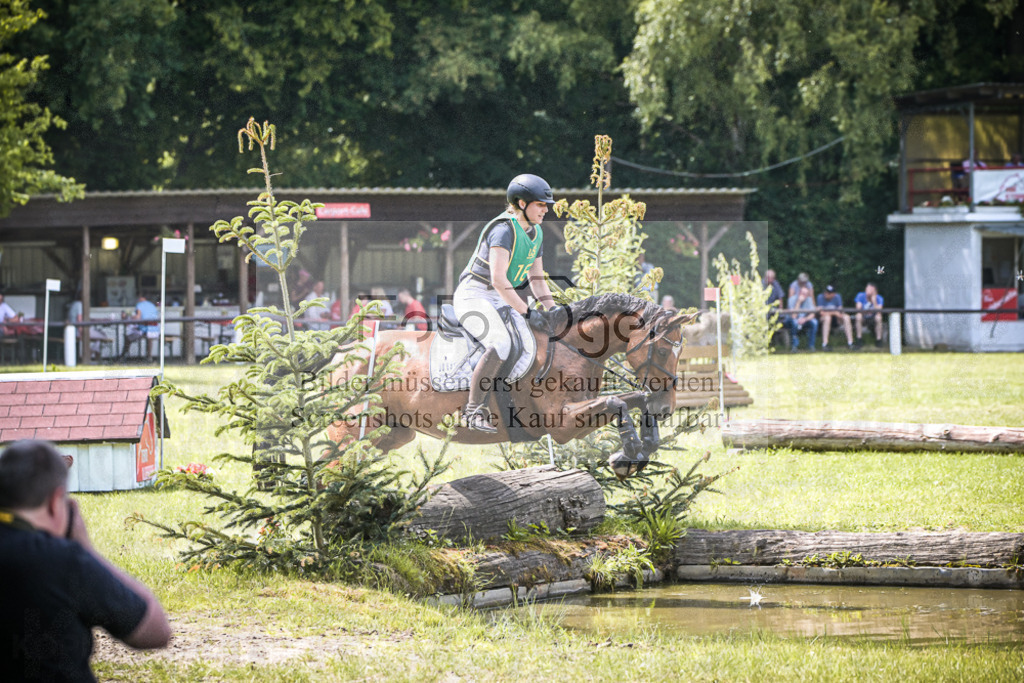 DOS_8294 | Entdecke hochwertige Reitturnierfotos von Foto Oger. Professionell, emotional und authentisch – jetzt Lieblingsmomente im Shop bestellen.Deutschlandweite Turnierfotografie. - Realisiert mit Pictrs.com